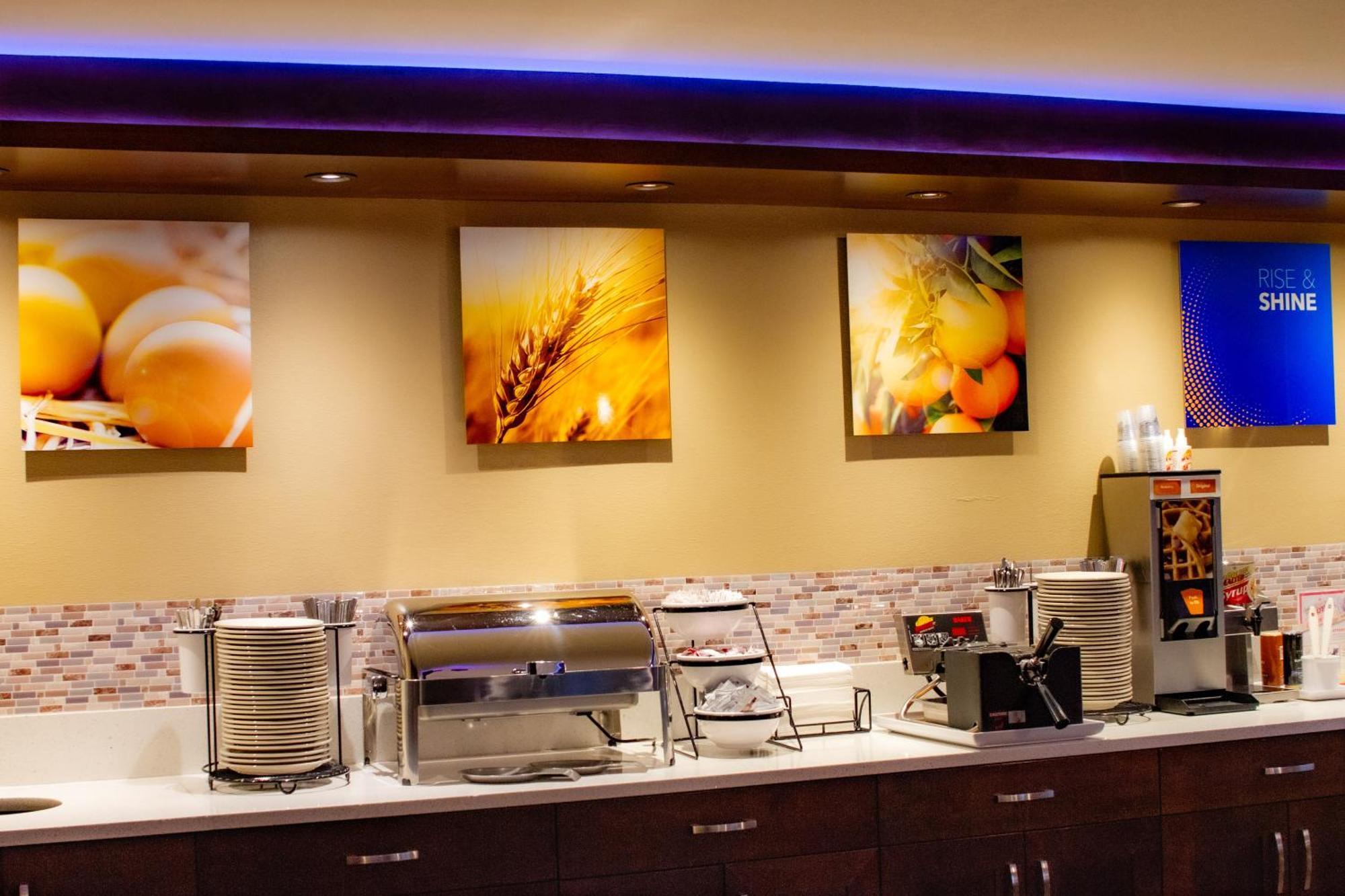 Comfort Inn & Suites Vancouver Downtown City Center Extérieur photo