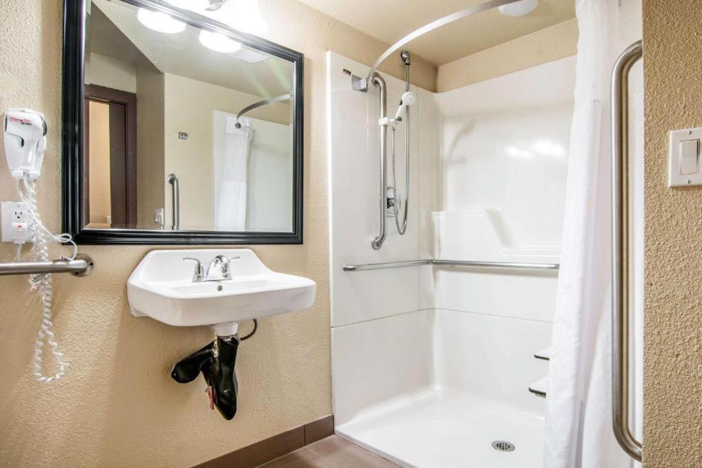Comfort Inn & Suites Vancouver Downtown City Center Extérieur photo